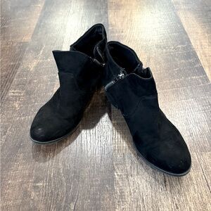 Style and co faux suede booties
